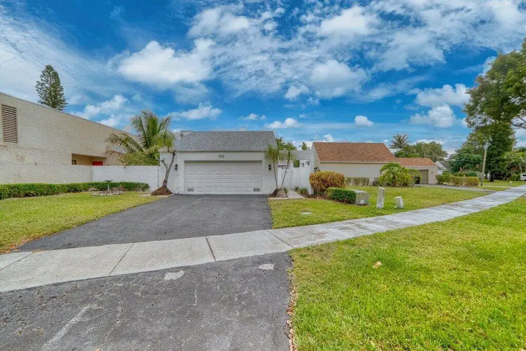 3 bedroom 2 bath Residential for sale at 905 NW 22nd Avenue, Delray Beach FL 33445