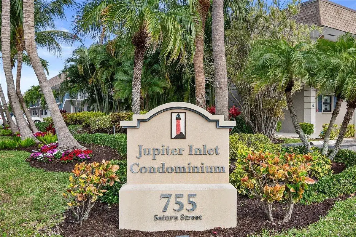 2 bedroom 2 bath Residential for sale at 755 Saturn Street # H101, Jupiter FL 33477