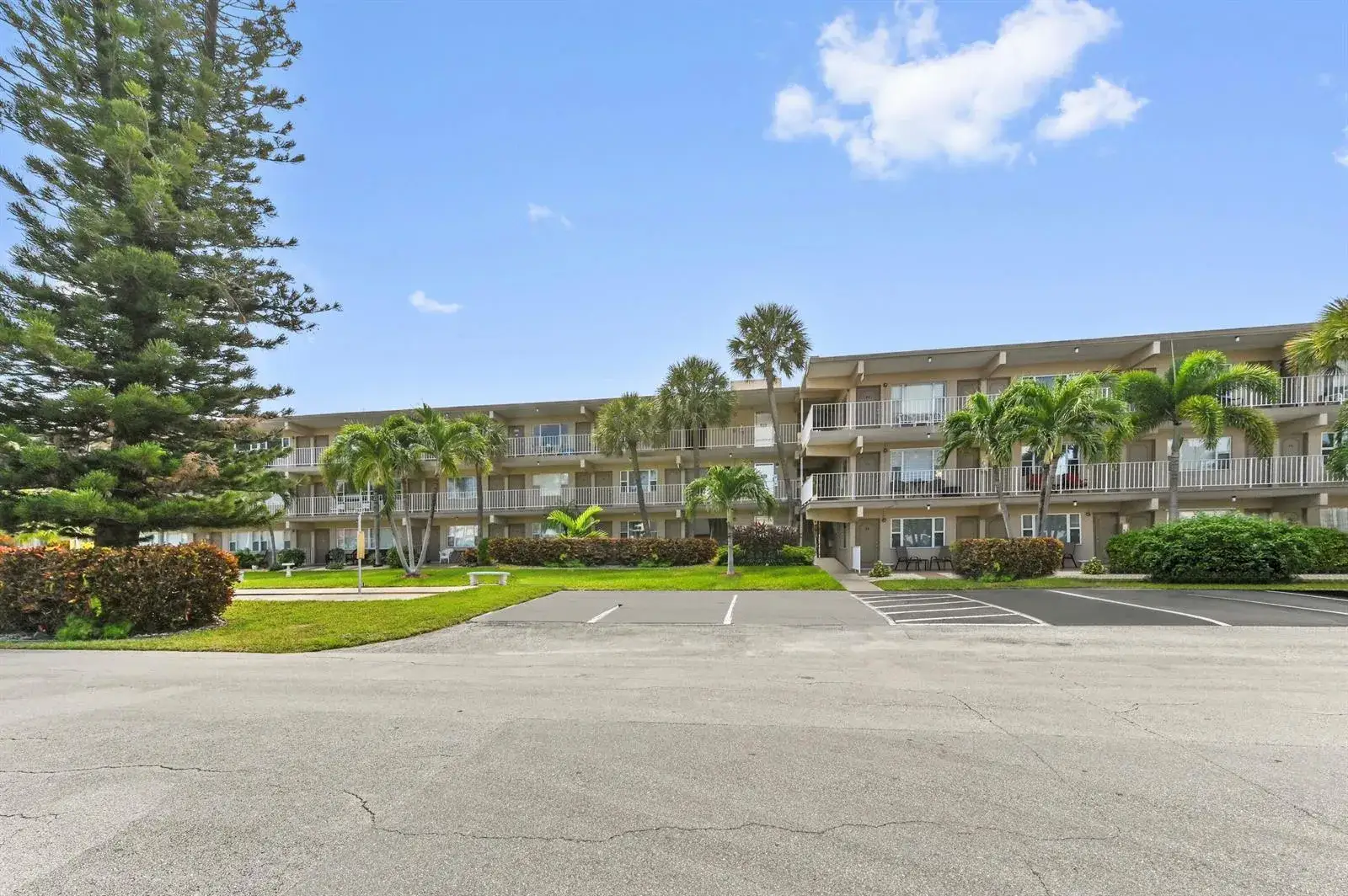 2 bedroom 1 bath Residential for sale at 3200 NE 7th Court # 205b, Pompano Beach FL 33062