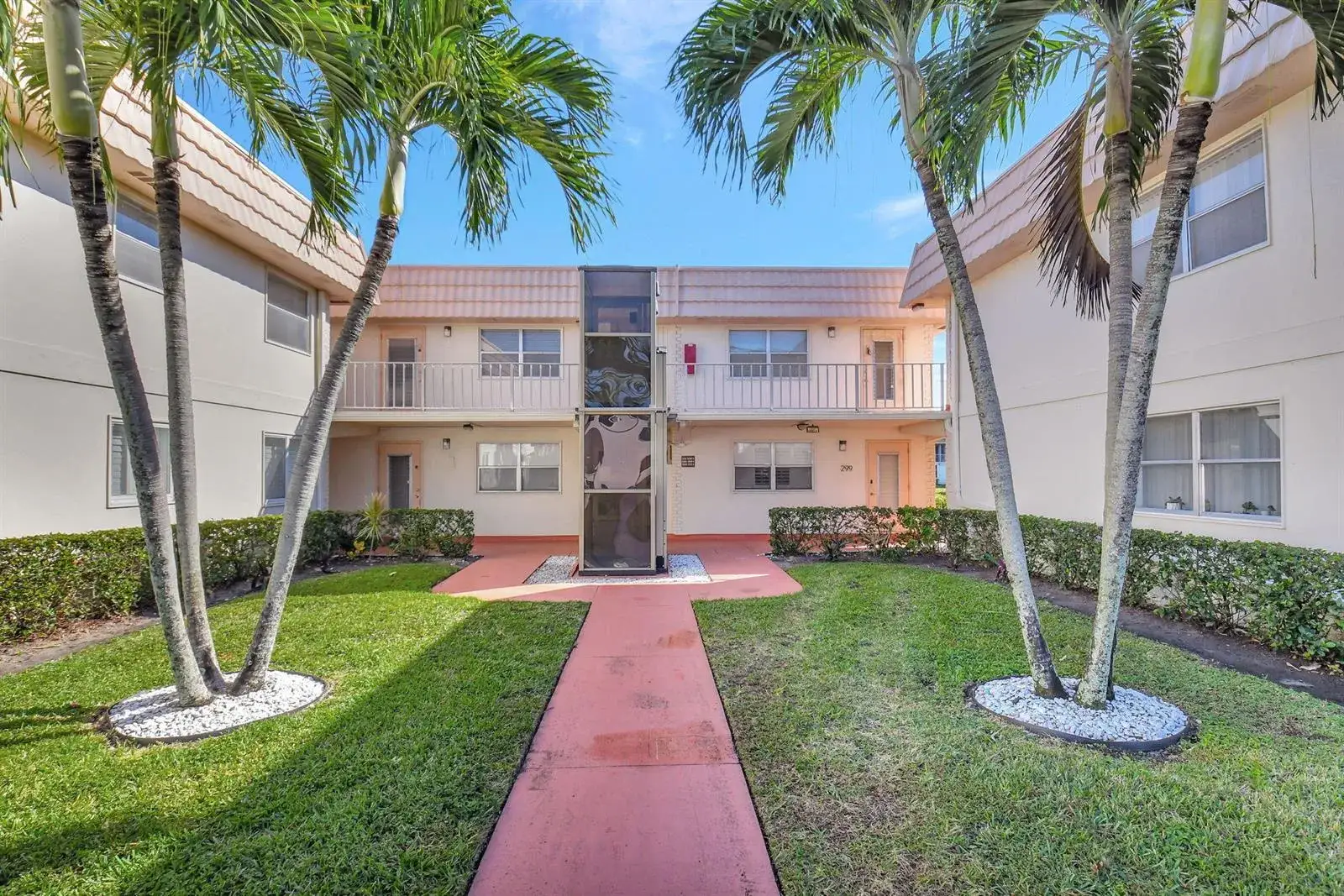 2 bedroom 2 bath Residential for sale at 325 Saxony G, Delray Beach FL 33446
