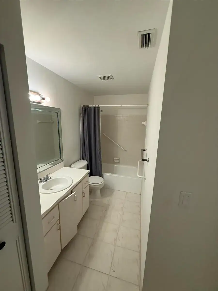 2 bedroom 1 bath Residential for sale at 5795 La Pinata Boulevard # 2, FL 33463