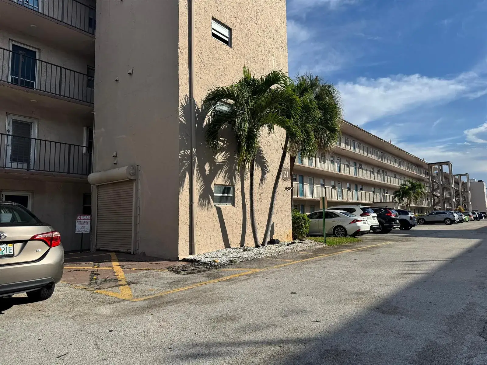 2 bedroom 2 bath Residential for sale at 725 Lori Drive # 107, Palm Springs FL 33461
