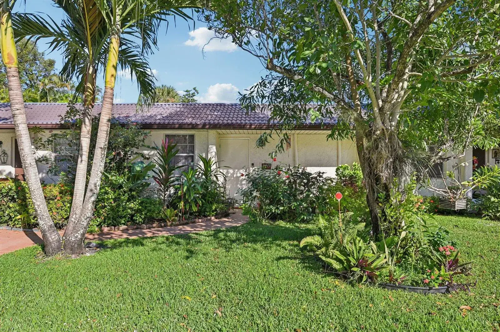 1 bedroom 1 bath Residential for sale at 107 Lake Olive Drive, West Palm Beach FL 33411