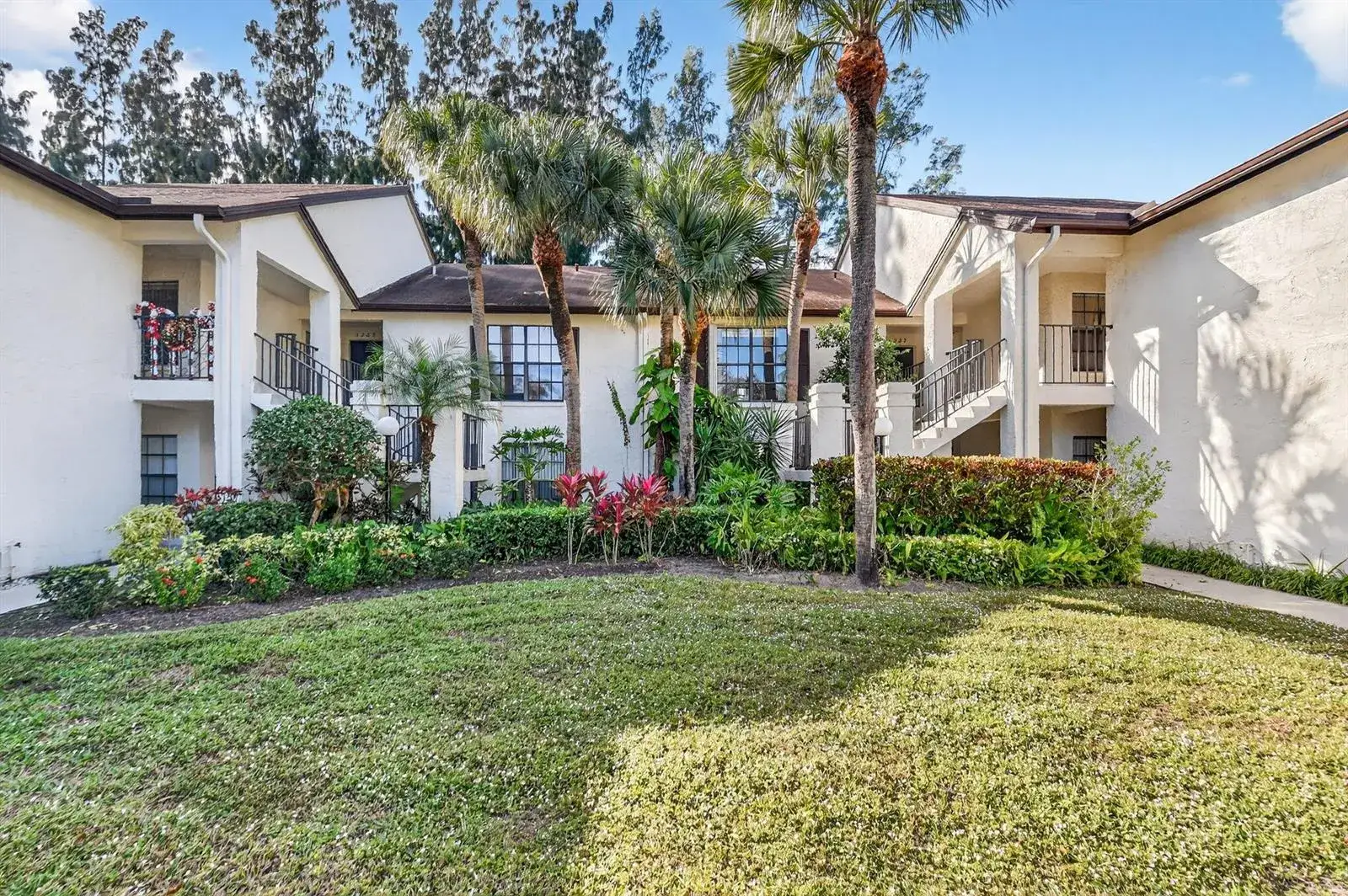 2 bedroom 2 bath Residential for sale at 3227 Perimeter Drive, FL 33467