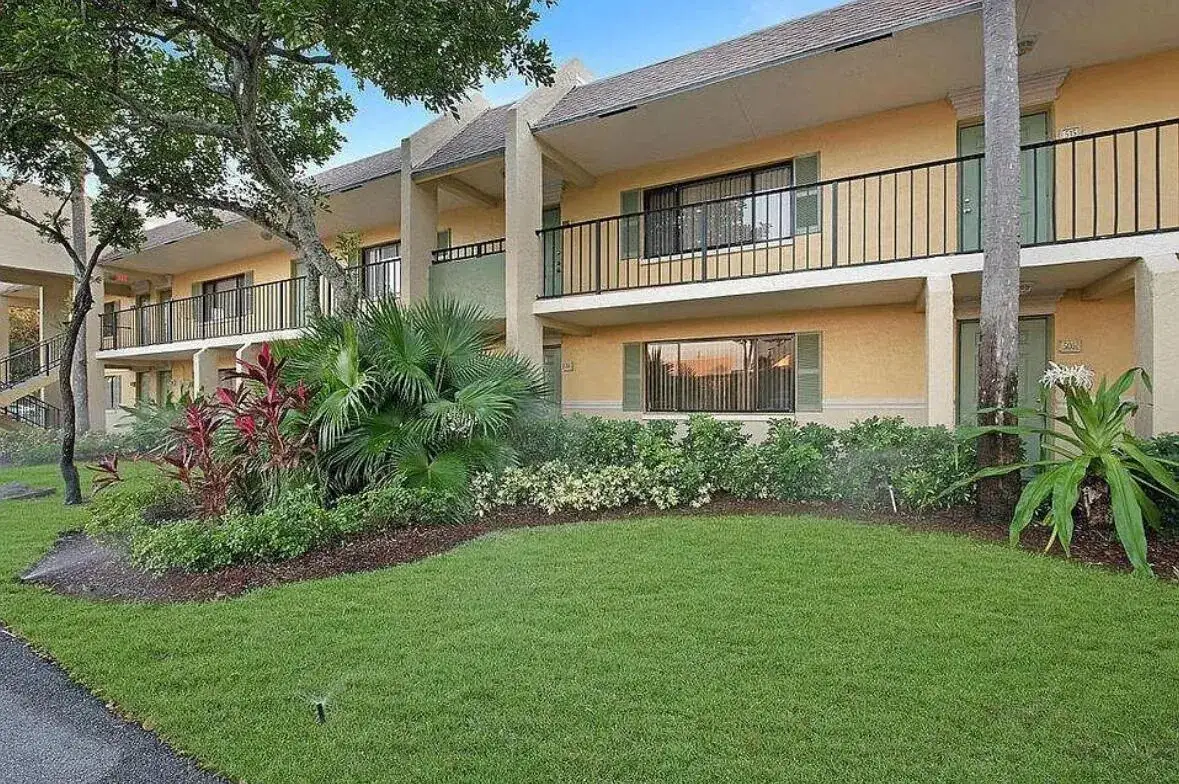 2 bedroom 2 bath Residential for sale at 416 Meadows Circle, Boynton Beach FL 33436