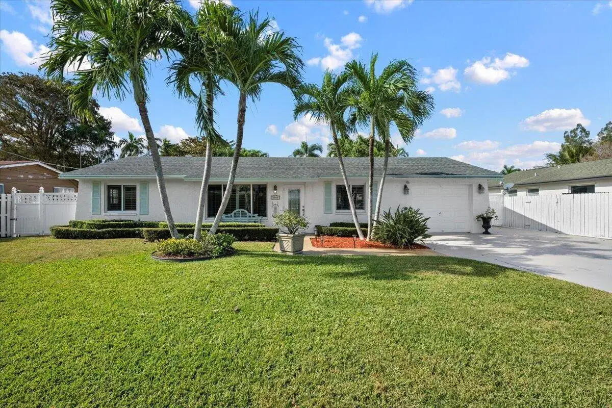 3 bedroom 2 bath Residential Lease for rent at 1905 Meadow Court, Palm Springs FL 33406