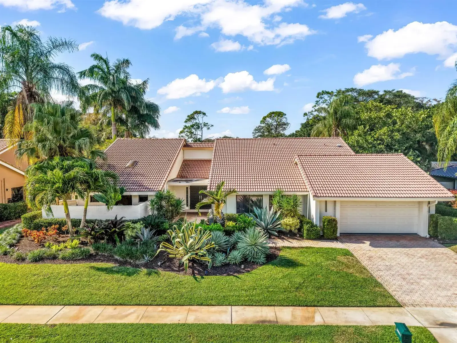 3 bedroom 3 bath Residential for sale at 10571 Boca Woods Lane, Boca Raton FL 33428