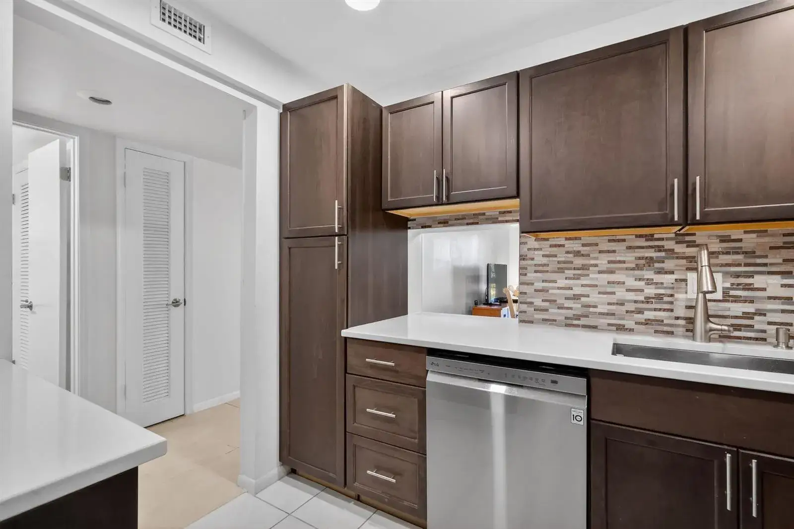 1 bedroom 1 bath Residential for sale at 2615 NE 1st Court # 201, Boynton Beach FL 33435