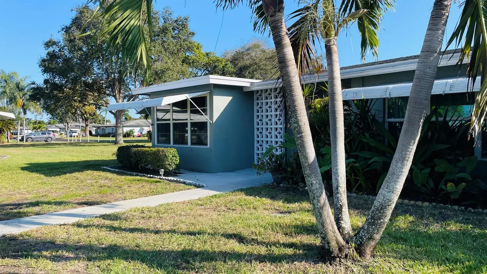 1 bedroom 1 bath Residential for sale at 910 South Drive # B, Delray Beach FL 33445