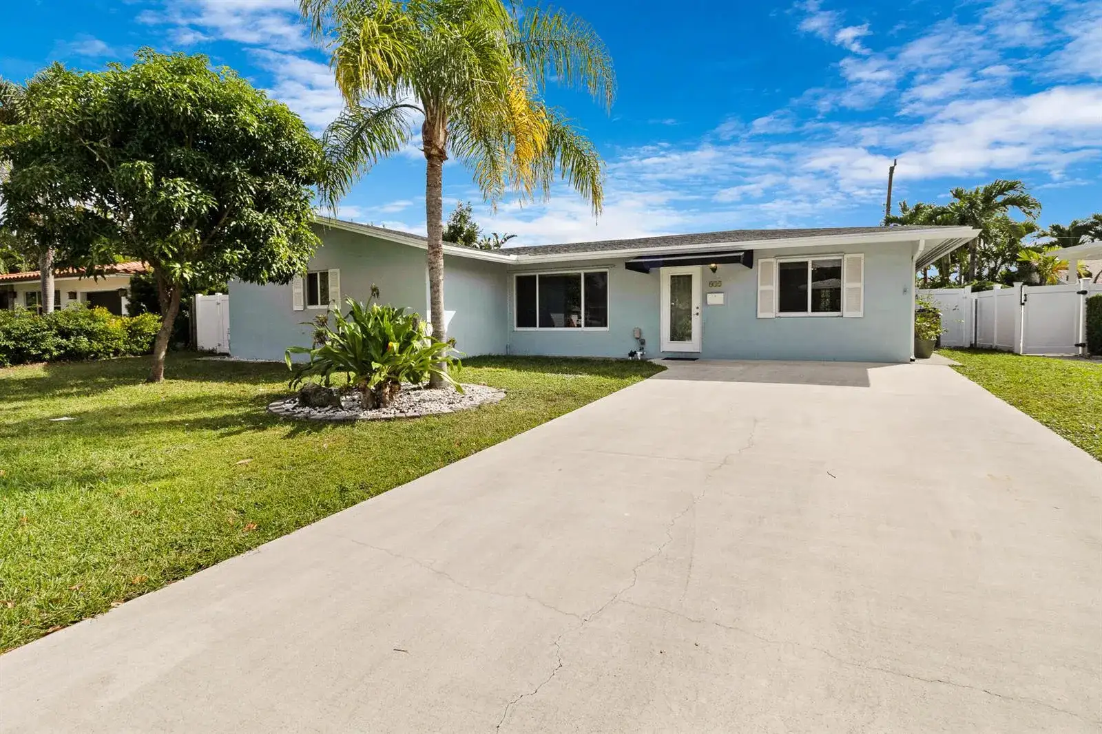 3 bedroom 2 bath Residential for sale at 912 SE 8th Court, Deerfield Beach FL 33441