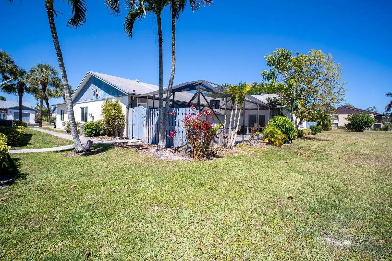 3 bedroom 2 bath Residential for sale at 1103 Timberlane Circle, FL 33463