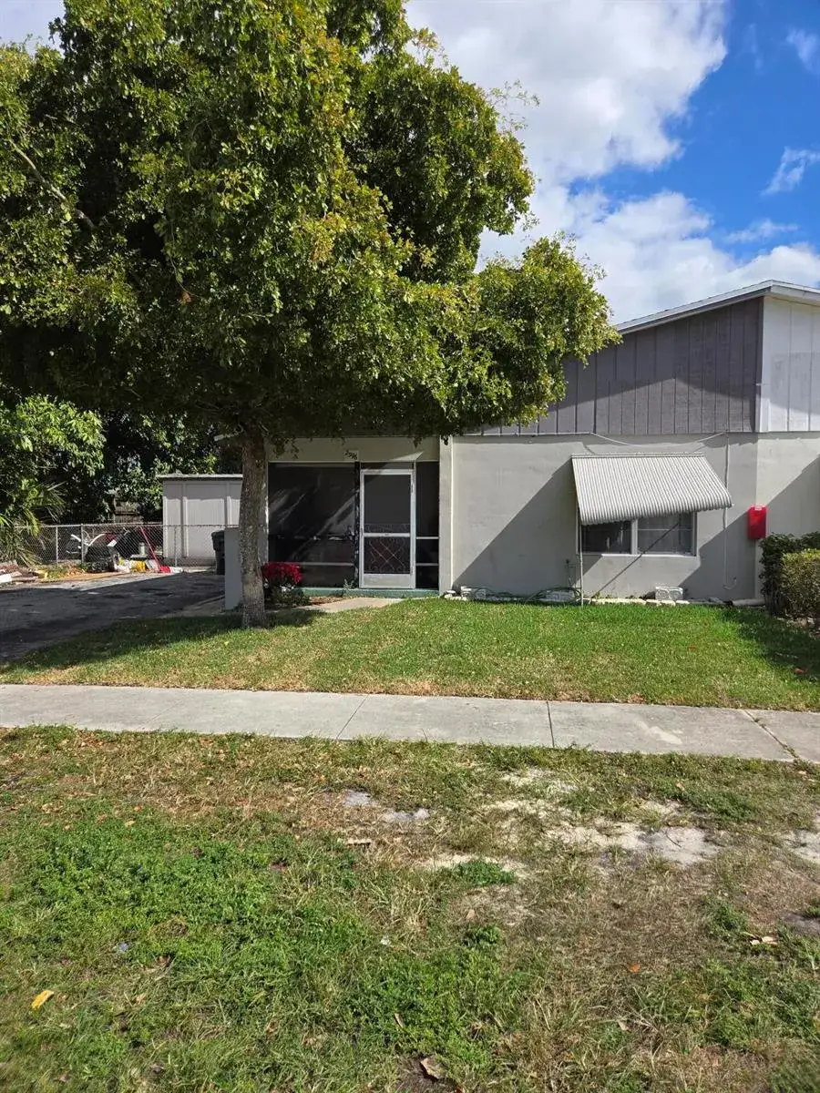 2 bedroom 2 bath Residential for sale at 2396 Daphne Drive, West Palm Beach FL 33415