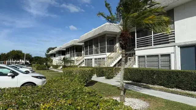 1 bedroom 1 bath Residential for sale at 100 Stratford H, West Palm Beach FL 33417