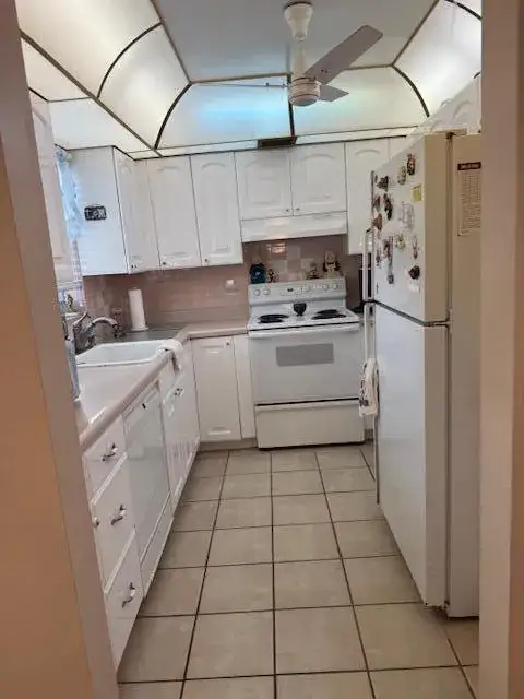 1 bedroom 1 bath Residential for sale at 725 Lori Drive # 313, Palm Springs FL 33461