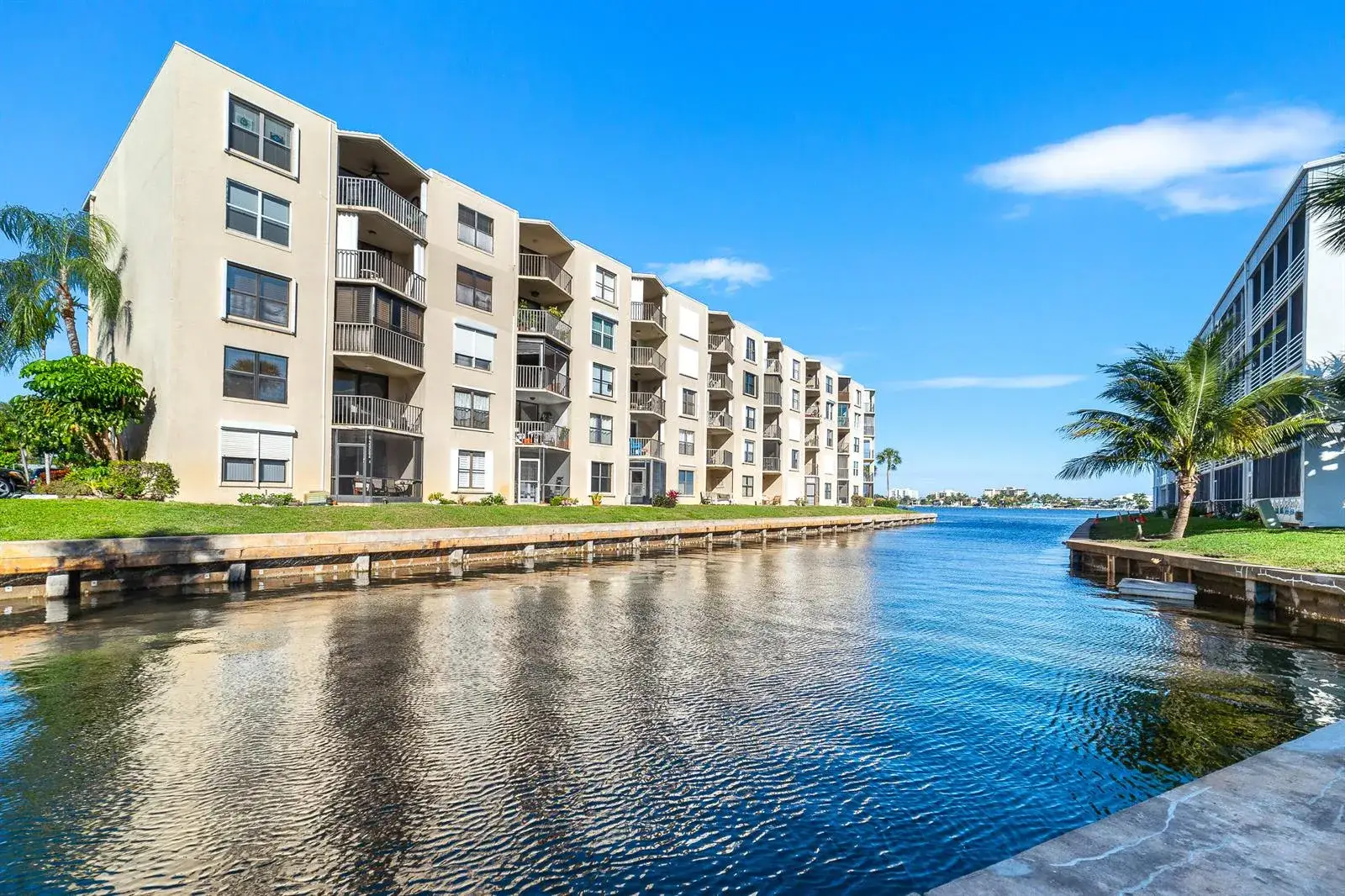 2 bedroom 2 bath Residential for sale at 896 N Federal Highway # 530, Lantana FL 33462