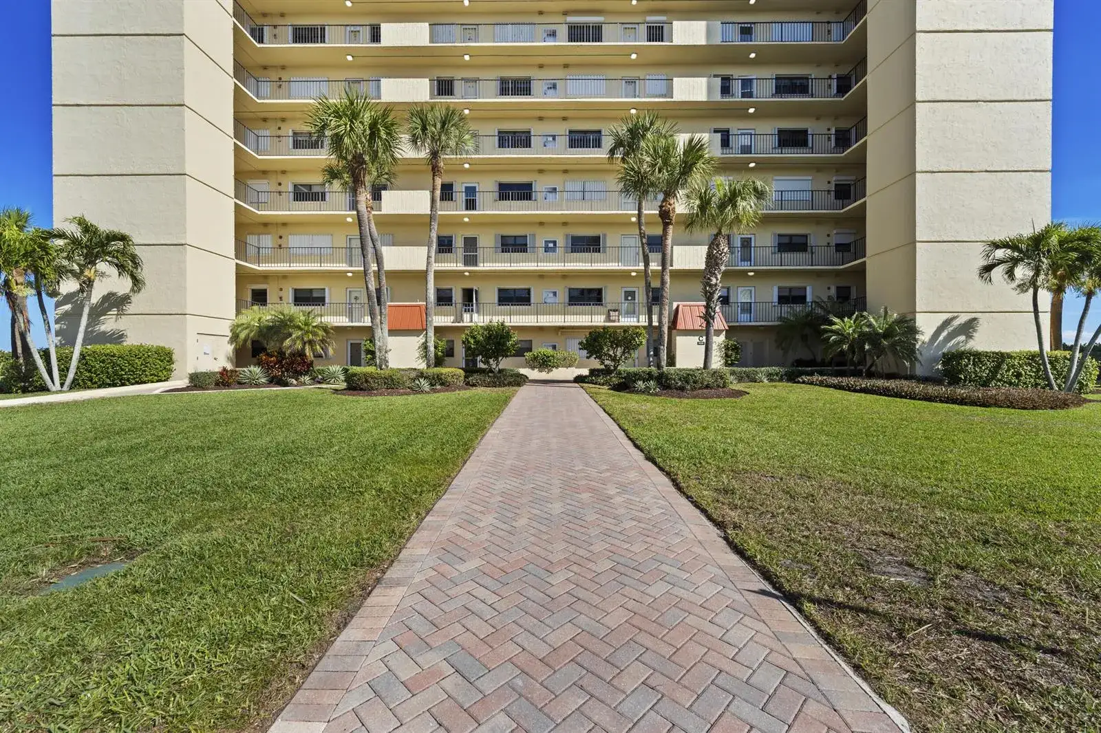 2 bedroom 2 bath Residential for sale at 7420 S Ocean Drive # 113, Jensen Beach FL 34957