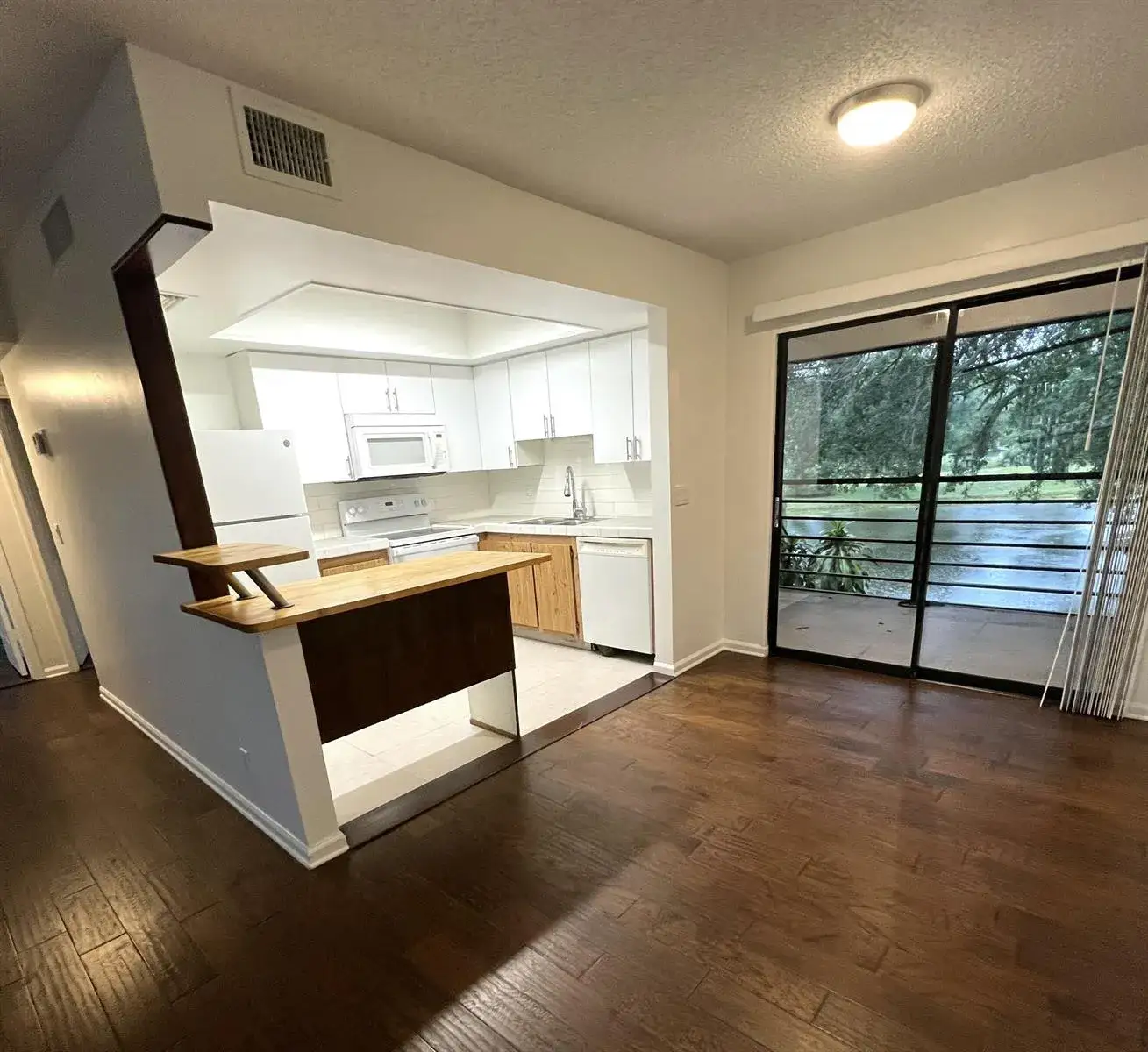 2 bedroom 2 bath Residential for sale at 4205 Oak Terrace Drive # 4205, FL 33463