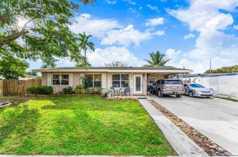 4 bedroom 2 bath Residential for sale at 305 Henthorne Drive, Palm Springs FL 33461