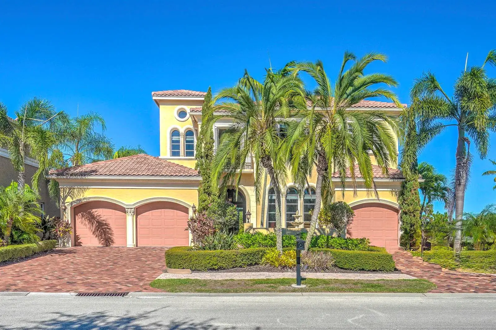 4 bedroom 4 bath Residential for sale at 190 SE Bella Strano, Port St. Lucie FL 34984