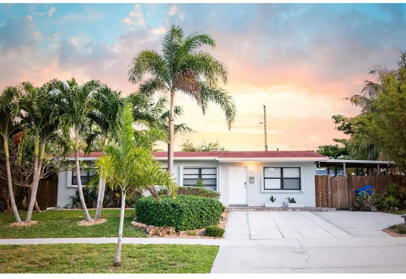 3 bedroom 2 bath Residential for sale at 916 W Drew Street, Lantana FL 33462