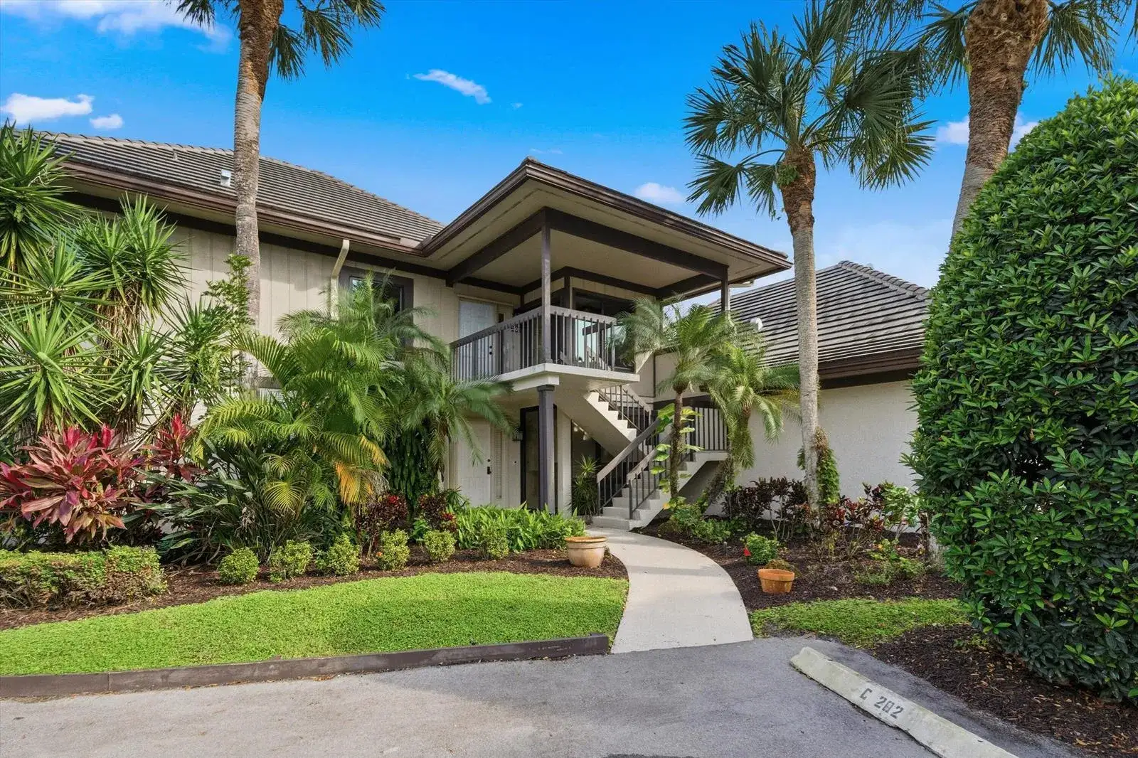 3 bedroom 3 bath Residential for sale at 13254 Polo Club Road # C202, Wellington FL 33414