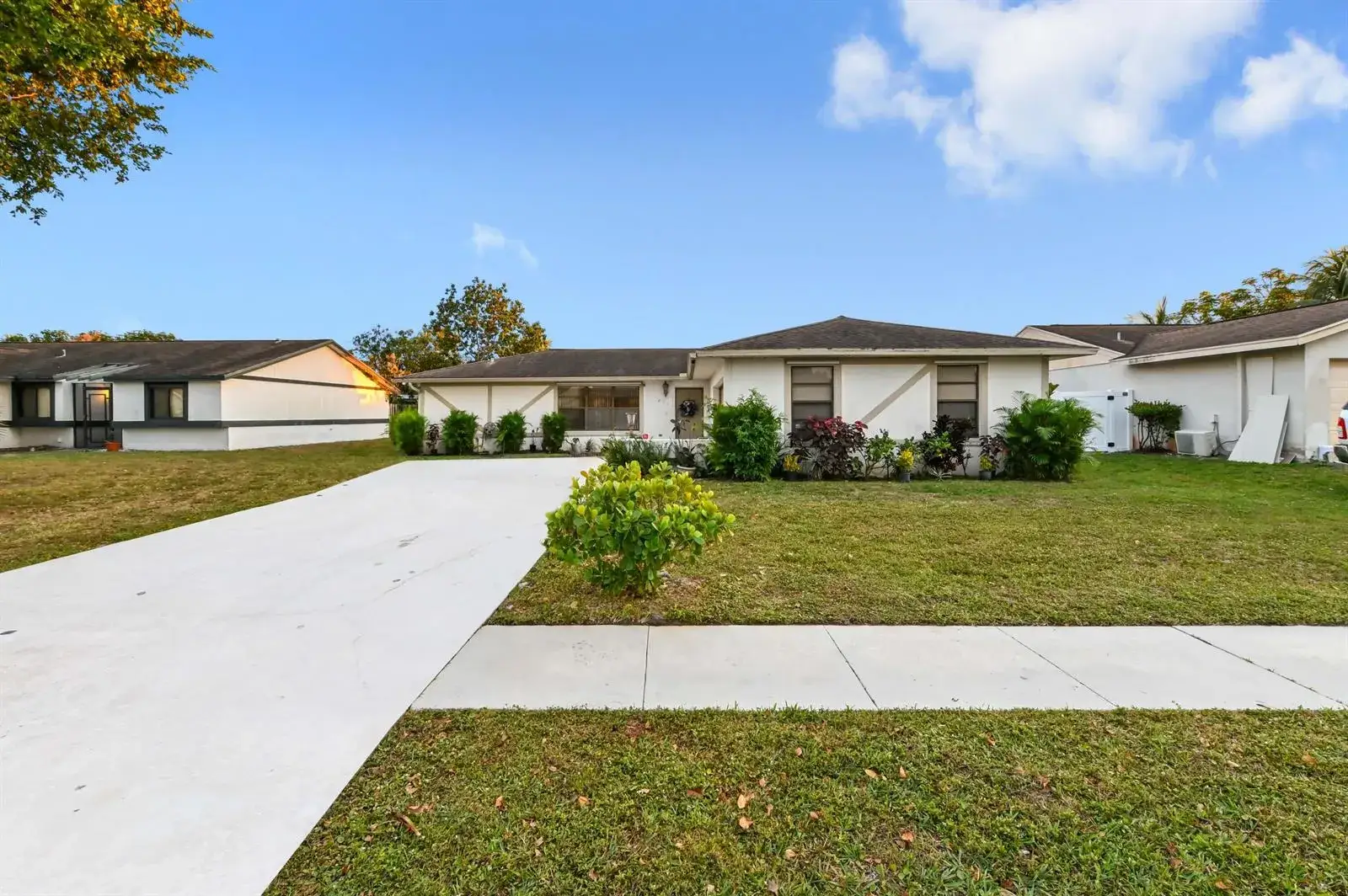 3 bedroom 2 bath Residential for sale at 2531 Doral Way, Riviera Beach FL 33407