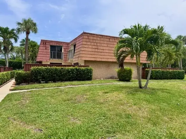 2 bedroom 2 bath Residential for sale at 217 Live Oak Lane, Boynton Beach FL 33436