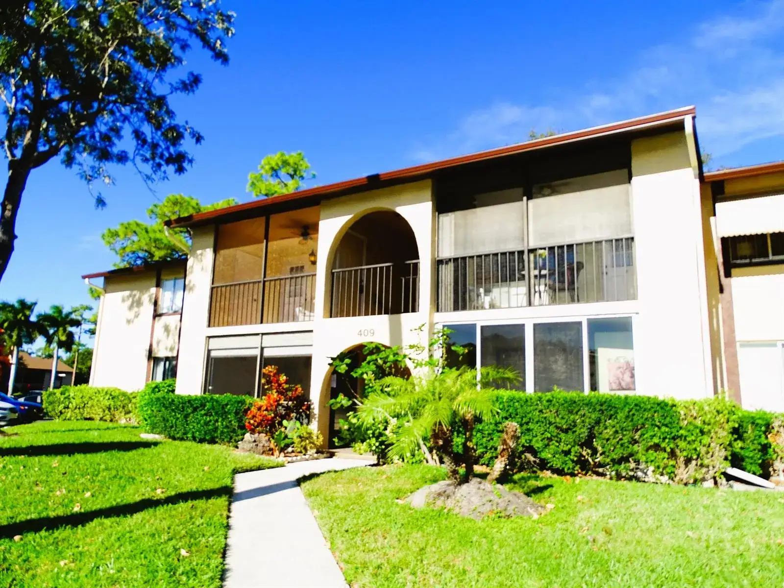 2 bedroom 1 bath Residential for sale at 409 Pine Glen Lane # 2, FL 33463