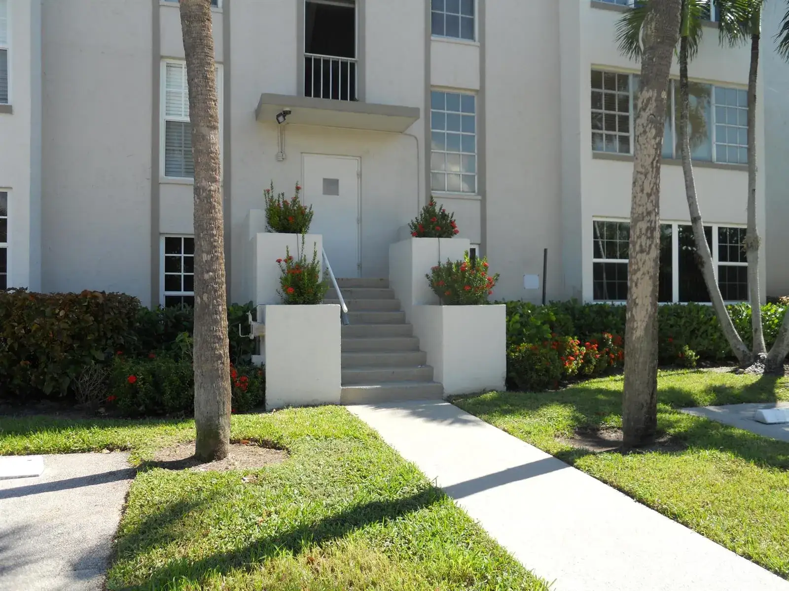 2 bedroom 2 bath Residential Lease for rent at 250 NE 20 Street # 123s, Boca Raton FL 33431