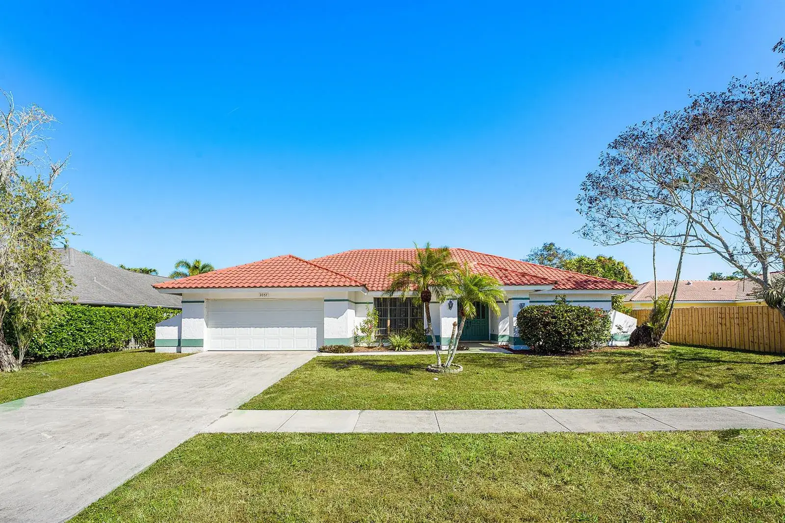 3 bedroom 2 bath Residential for sale at 2057 Amesbury Circle, Wellington FL 33414