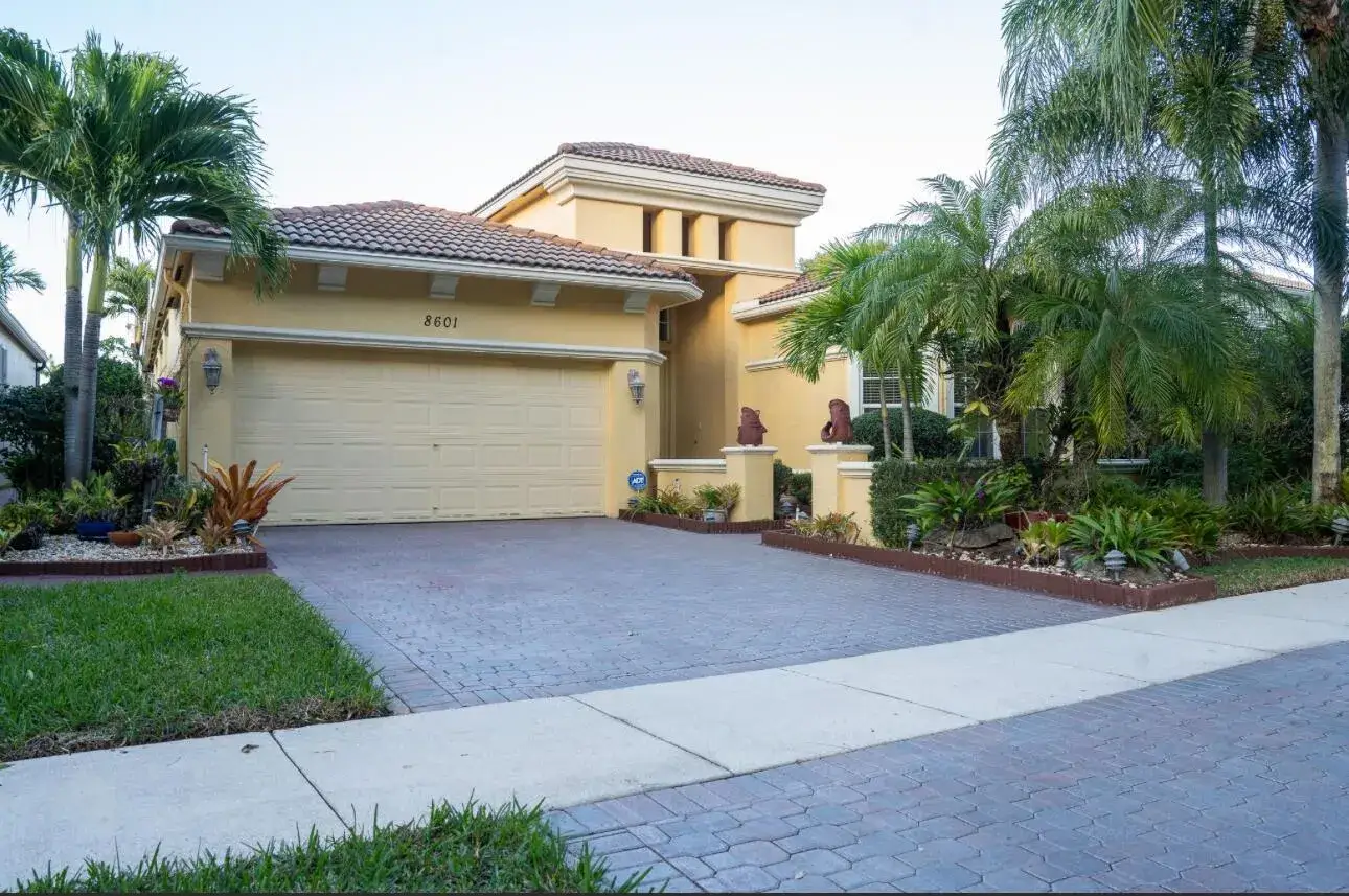 2 bedroom 2 bath Residential for sale at 8601 Via Grande E, Wellington FL 33411