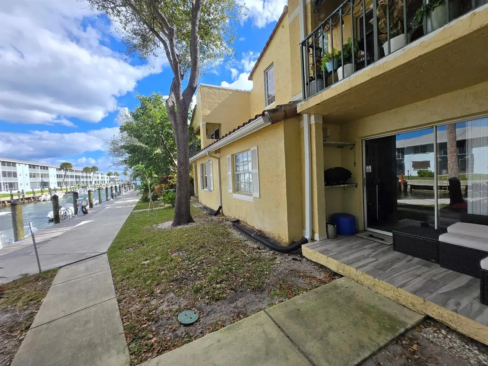2 bedroom 2 bath Residential for sale at 1105 Lake Shore Drive # 102, Lake Park FL 33403