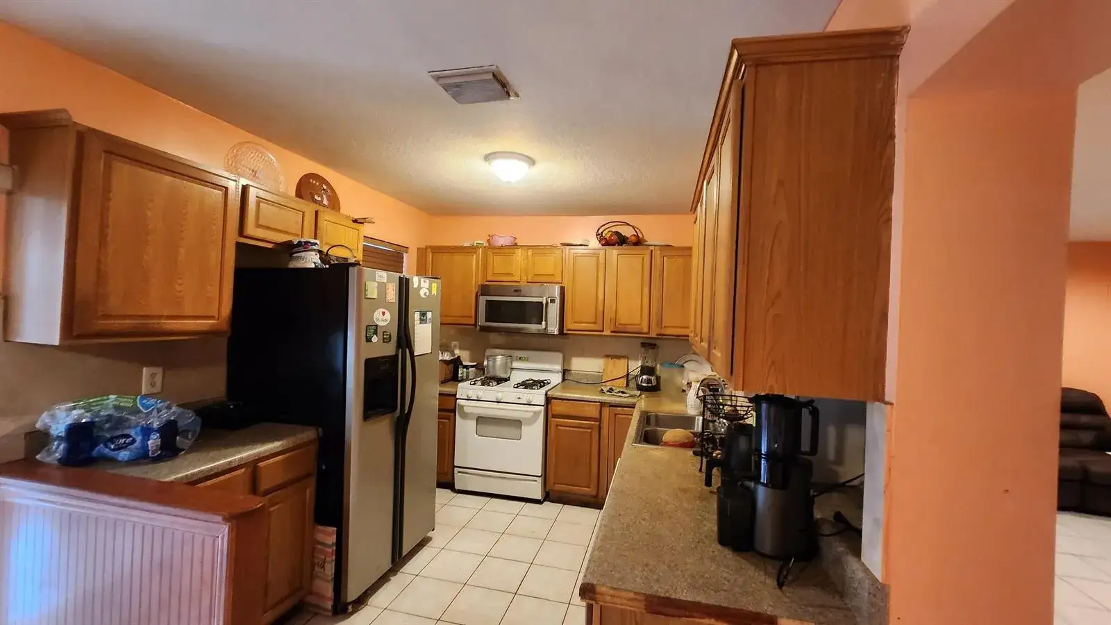 3 bedroom 2 bath Residential for sale at 1207 Hatteras Circle, FL 33413