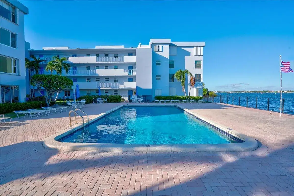 2 bedroom 2 bath Residential for sale at 1810 New Palm Way # 417, Boynton Beach FL 33435