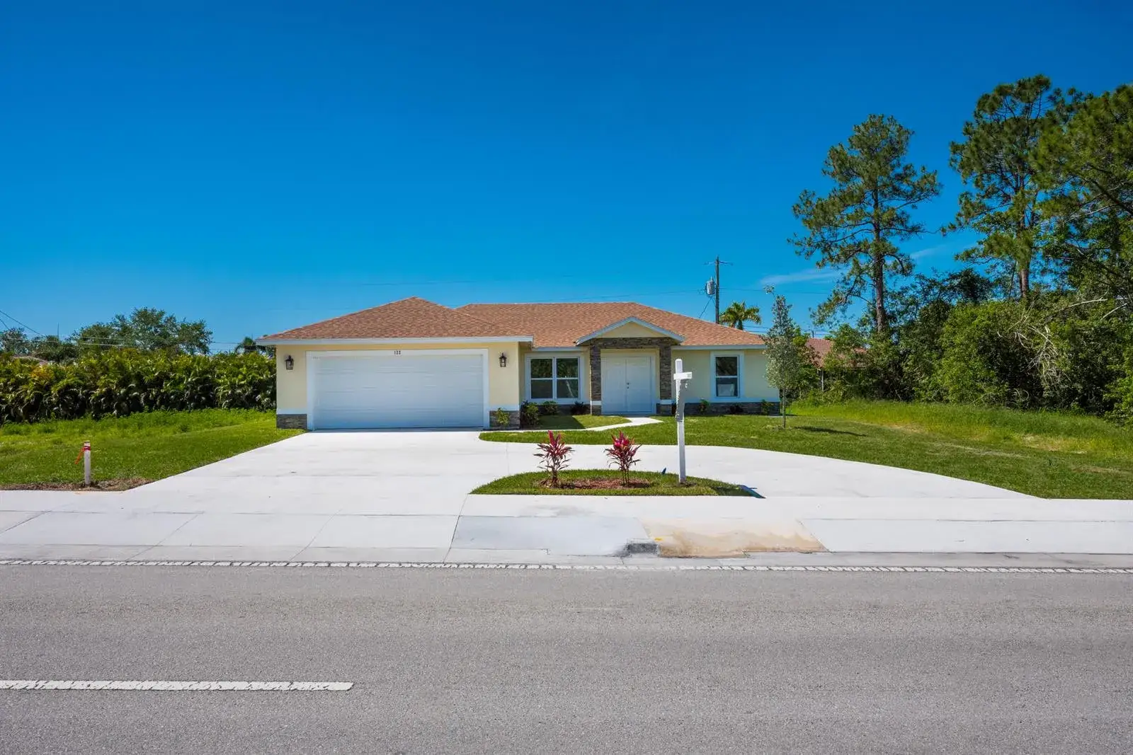 3 bedroom 2 bath Residential for sale at 122 SW Becker Road, Port St. Lucie FL 34953