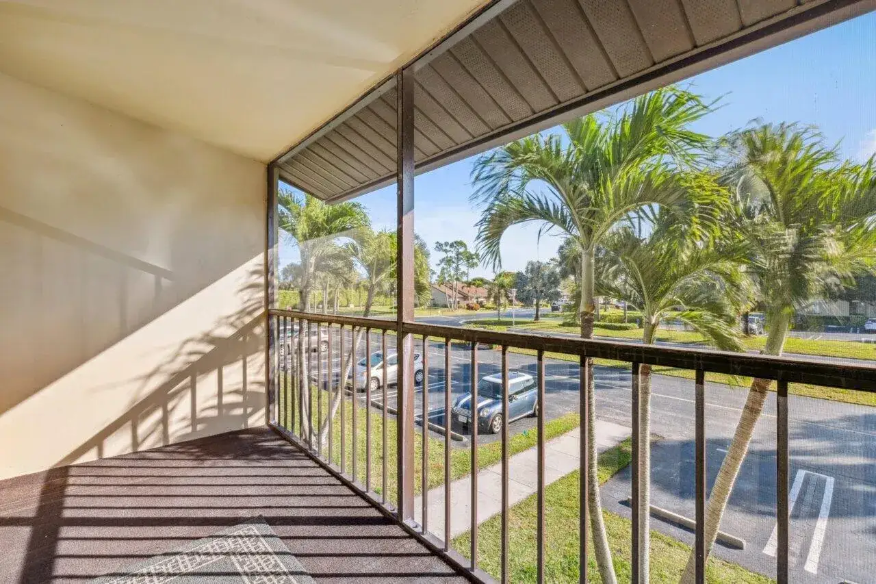 2 bedroom 2 bath Residential for sale at 618 Sea Pine Way # A2, FL 33415