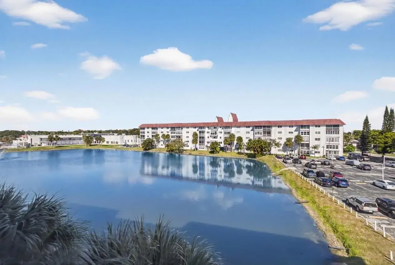 1 bedroom 1 bath Residential for sale at 4751 NW 21st Street # 417, Lauderhill FL 33313