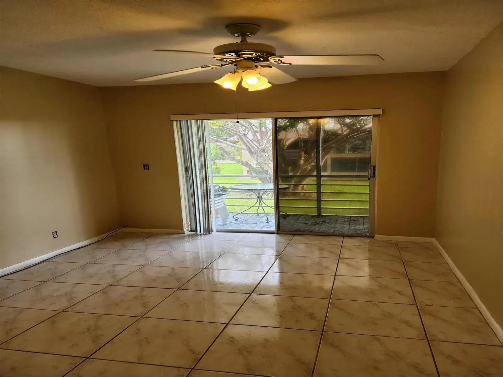 2 bedroom 1 bath Residential for sale at 239 Coventry J, West Palm Beach FL 33417