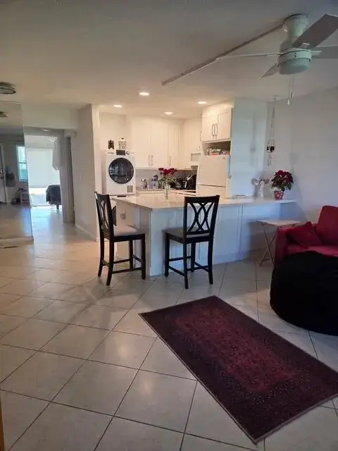 1 bedroom 1 bath Residential for sale at 460 Horizons W # 111, Boynton Beach FL 33435