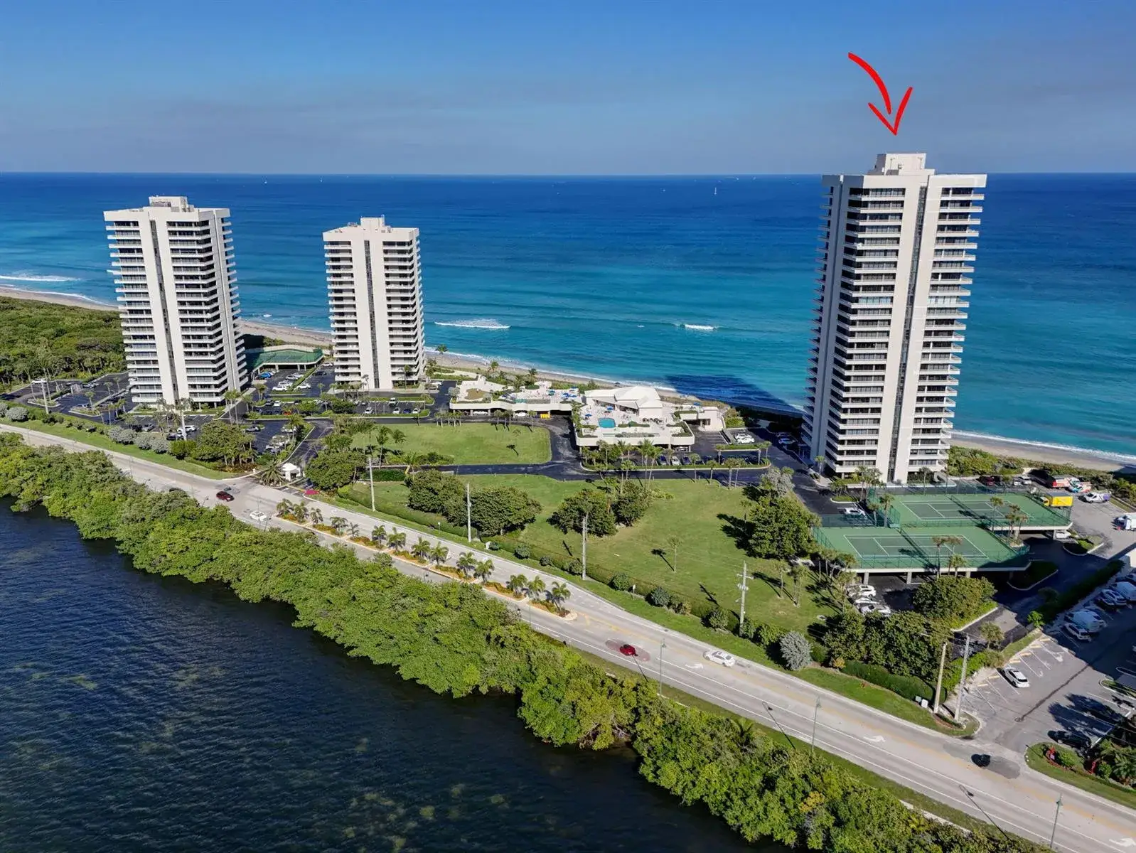 2 bedroom 2 bath Residential for sale at 5510 N Ocean Drive # 2d, Singer Island FL 33404