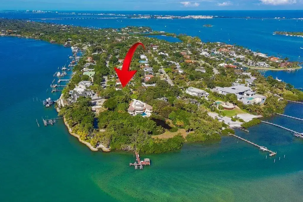 4 bedroom 5 bath Residential for sale at 37 E High Point Road, Sewalls Point FL 34996