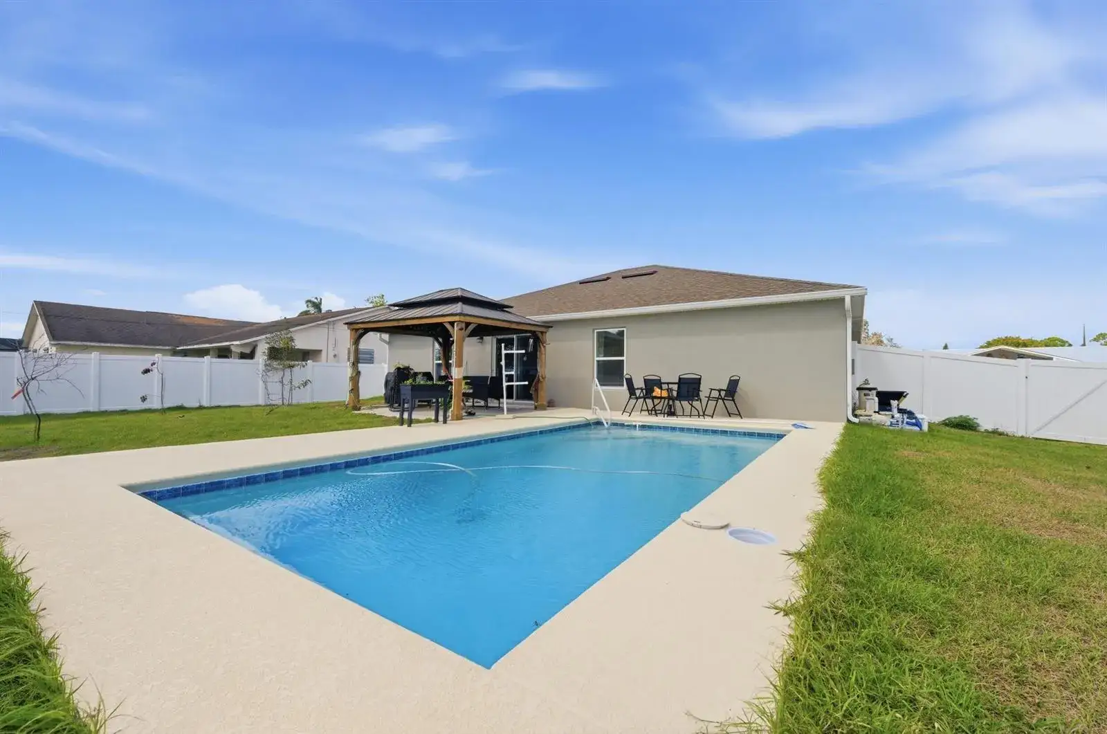 3 bedroom 2 bath Residential for sale at 684 SE Crescent Avenue, Port St. Lucie FL 34984