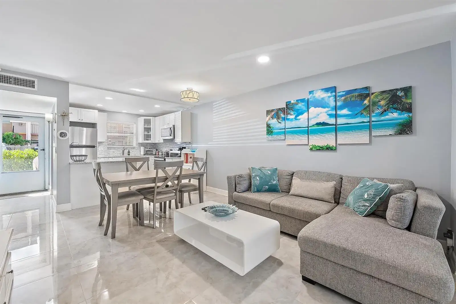 1 bedroom 1 bath Residential for sale at 725 Lori Drive # 111, Palm Springs FL 33461
