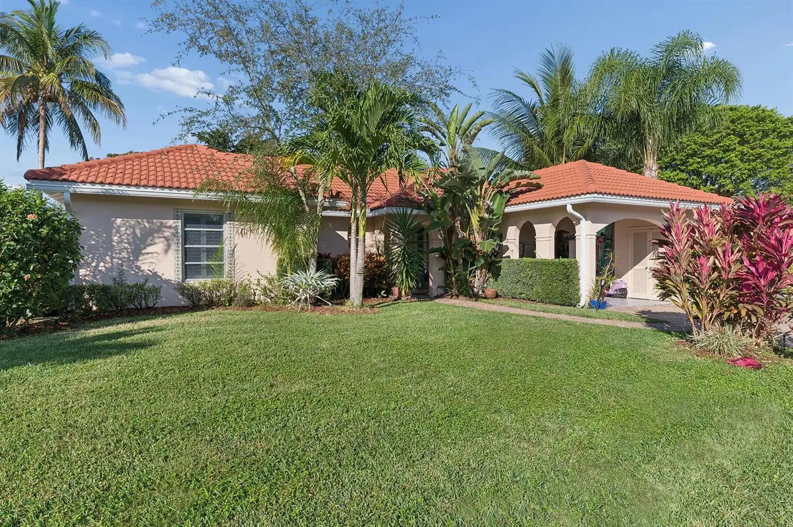 2 bedroom 2 bath Residential for sale at 13 Fairway, Boynton Beach FL 33436