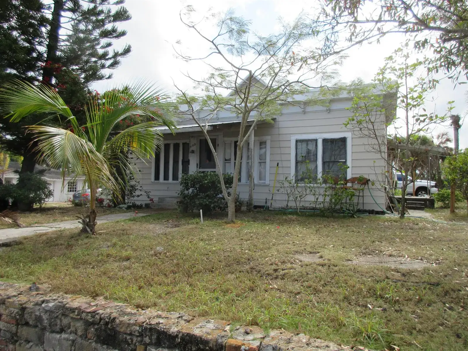 5 bedroom 2 bath Residential for sale at 603 Avenue Avenue E, Fort Pierce FL 34950