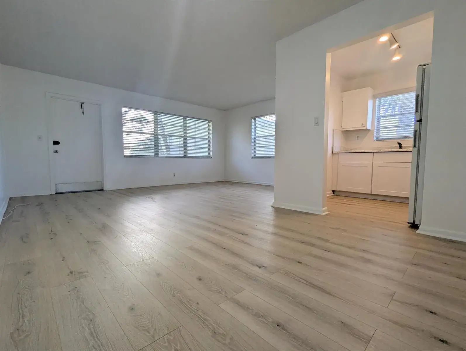 1 bedroom 1 bath Residential Lease for rent at 353 Sheffield O, West Palm Beach FL 33417