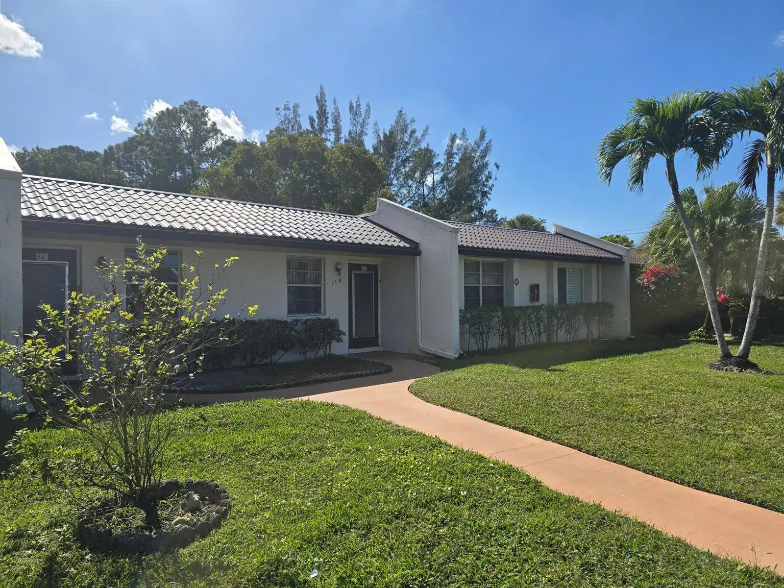 2 bedroom 2 bath Residential for sale at 118 Lake Olive Drive, West Palm Beach FL 33411