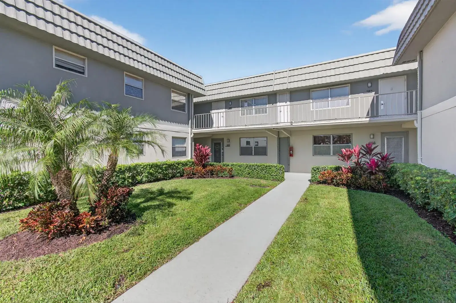 2 bedroom 2 bath Residential for sale at 256 Flanders F, Delray Beach FL 33484