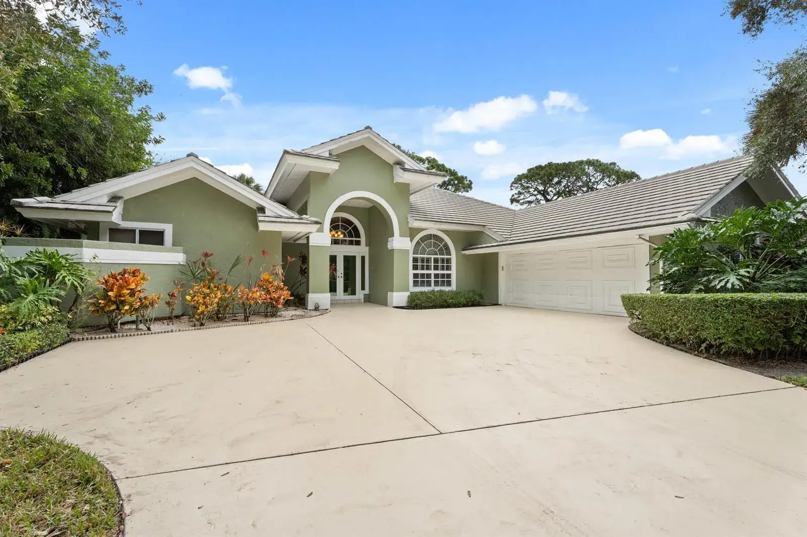 3 bedroom 2 bath Residential for sale at 6581 SE Baltusrol Terrace, Stuart FL 34997