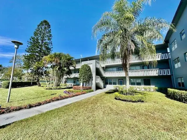 1 bedroom 1 bath Residential for sale at 30 Suffolk A, Boca Raton FL 33434